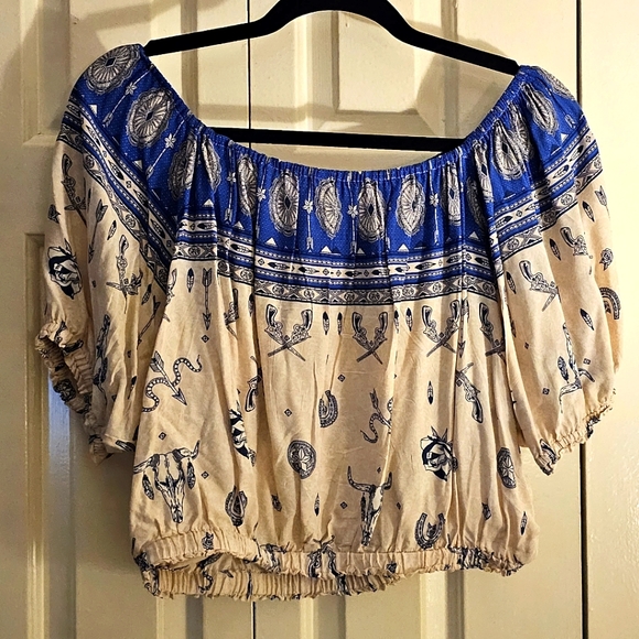 Coyote Crop Top - Picture 2 of 5